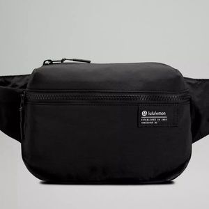 Lululemon Clean Lines Belt Bag 2L Black *RARE*